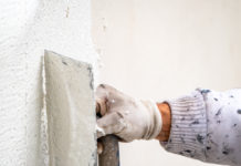 Roet door het pleisterweek heen? Zo voorkom je het stucen schoorsteen