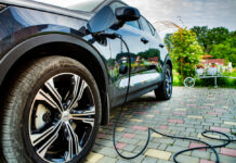 Wat je moet weten voor je een elektrische auto thuis wil opladen elekrische auto opladen