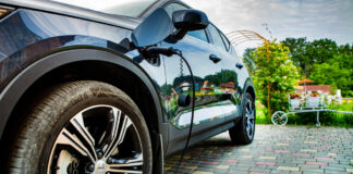 Wat je moet weten voor je een elektrische auto thuis wil opladen elekrische auto opladen