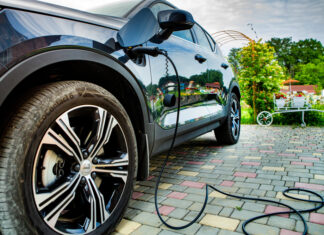 Wat je moet weten voor je een elektrische auto thuis wil opladen elekrische auto opladen